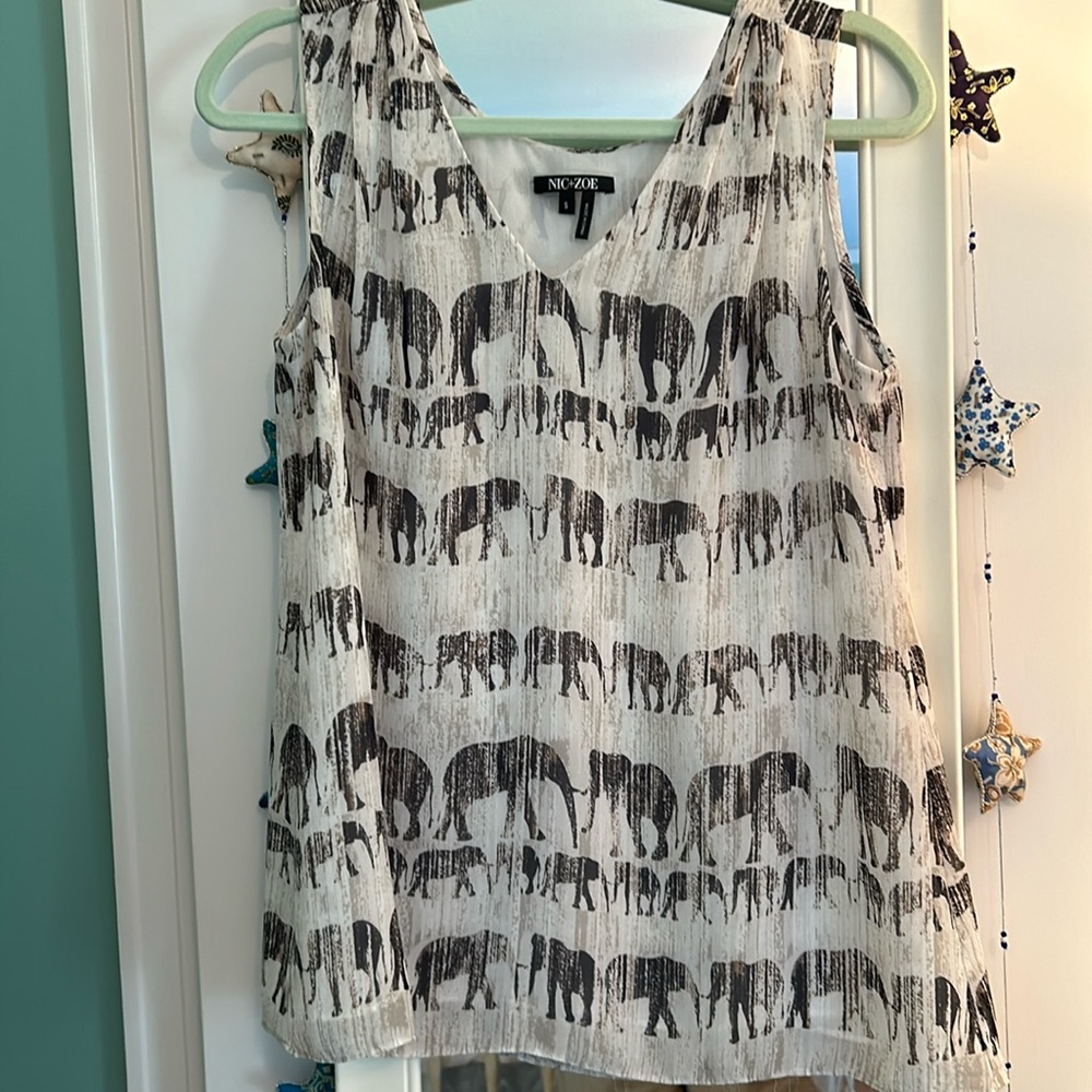 Nic + Zoe elephant print v neck top S